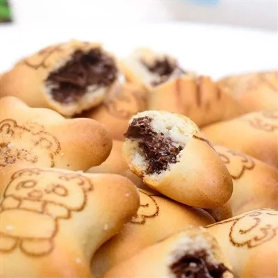 W pełni automatyczna maszyna do napełniania ciastek Small Bear Center do ciastek rdzeniowych